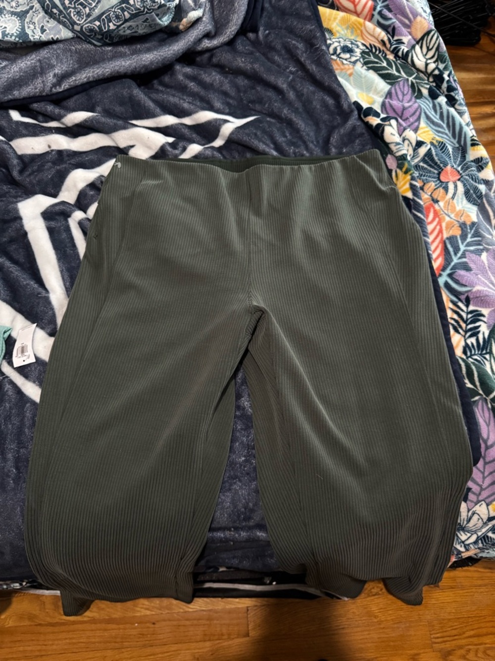 LuluLemon ribbed softstream flare pants - olive green 🫒👖